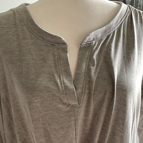 WHBM gray and white high/low top - Picture 4 of 5